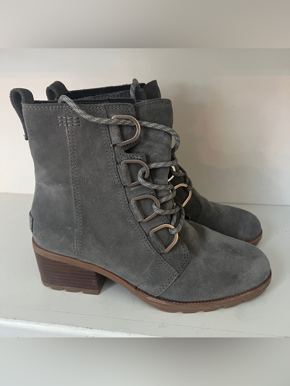 SOREL Cate Waterproof Lace-Up ankle boots in a gray suede size 6.5